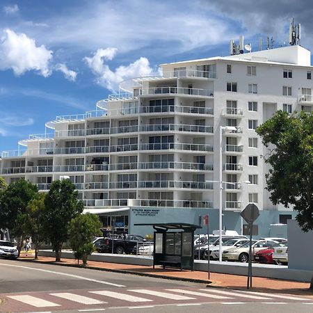 Base Holidays - Ettalong Beach Premium Apartments Exterior photo