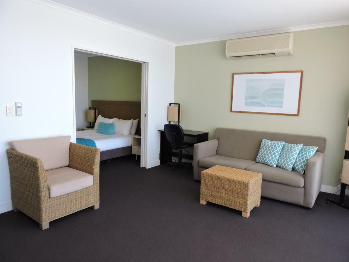 Base Holidays - Ettalong Beach Premium Apartments Exterior photo