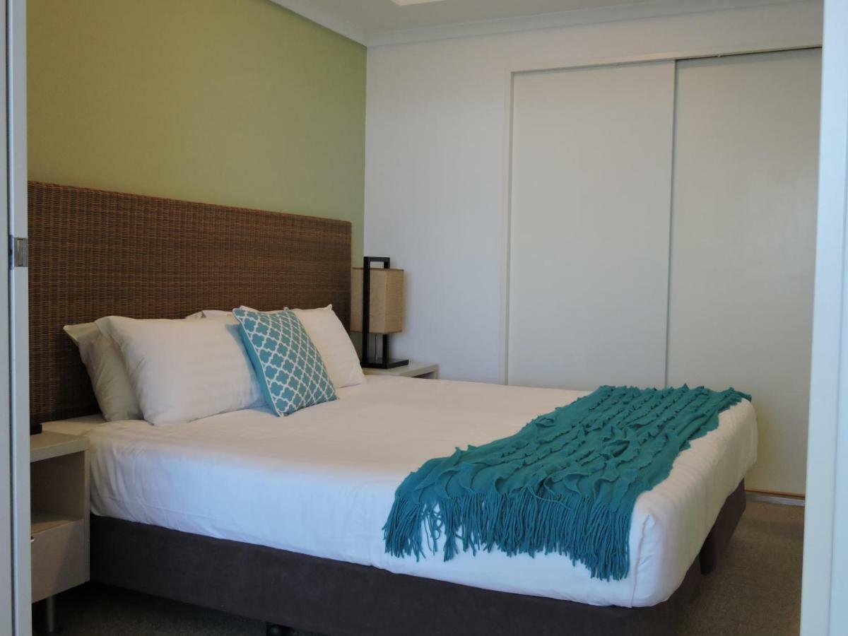 Base Holidays - Ettalong Beach Premium Apartments Exterior photo