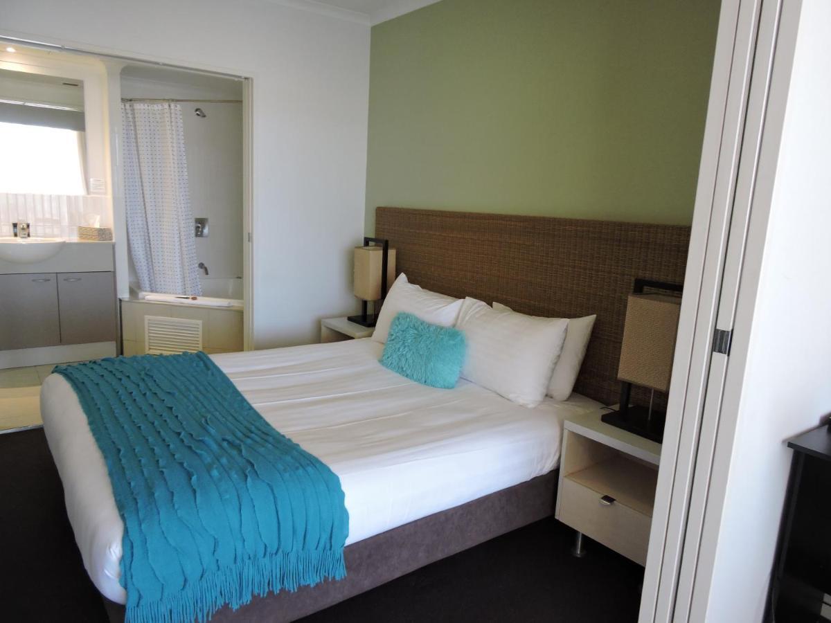 Base Holidays - Ettalong Beach Premium Apartments Exterior photo